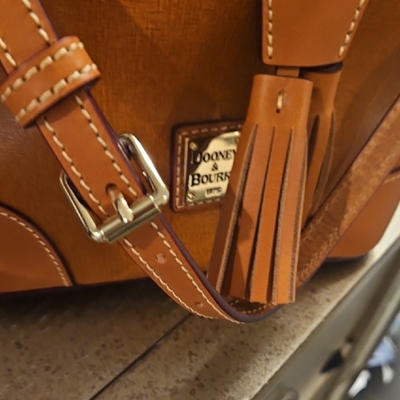 Dooney And Bourke Saffiano Drawstring Crossbody, Nwt - Picture 4 of 16